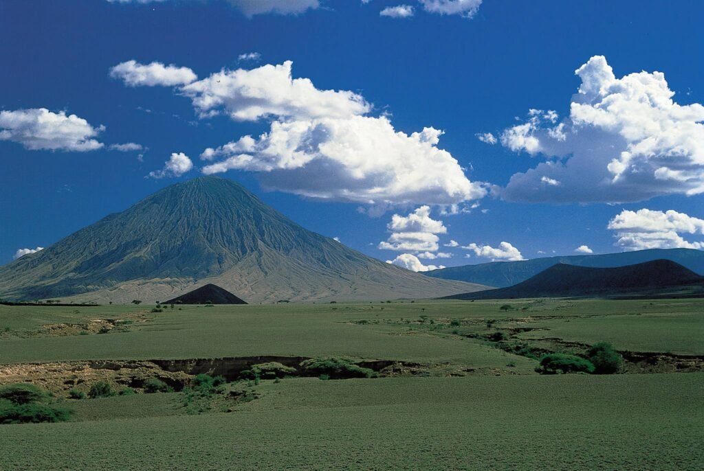 Mount_Oldonyo_Lengai_07