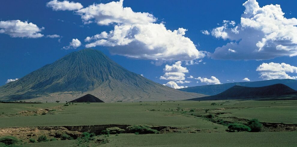 Mount_Oldonyo_Lengai_07