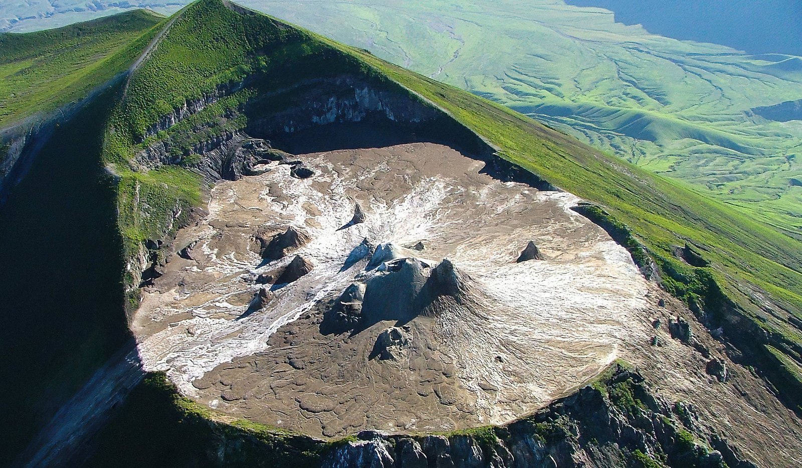 Mount_Oldonyo_Lengai_12